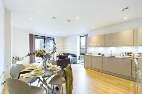 2 bedroom apartment to rent, Valencia Close, Glass Blowers House, E14
