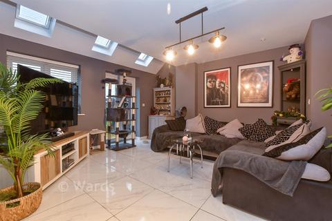 4 bedroom end of terrace house for sale, Eton Walk, Folkestone CT19
