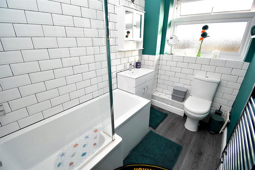 Family bathroom.jpg