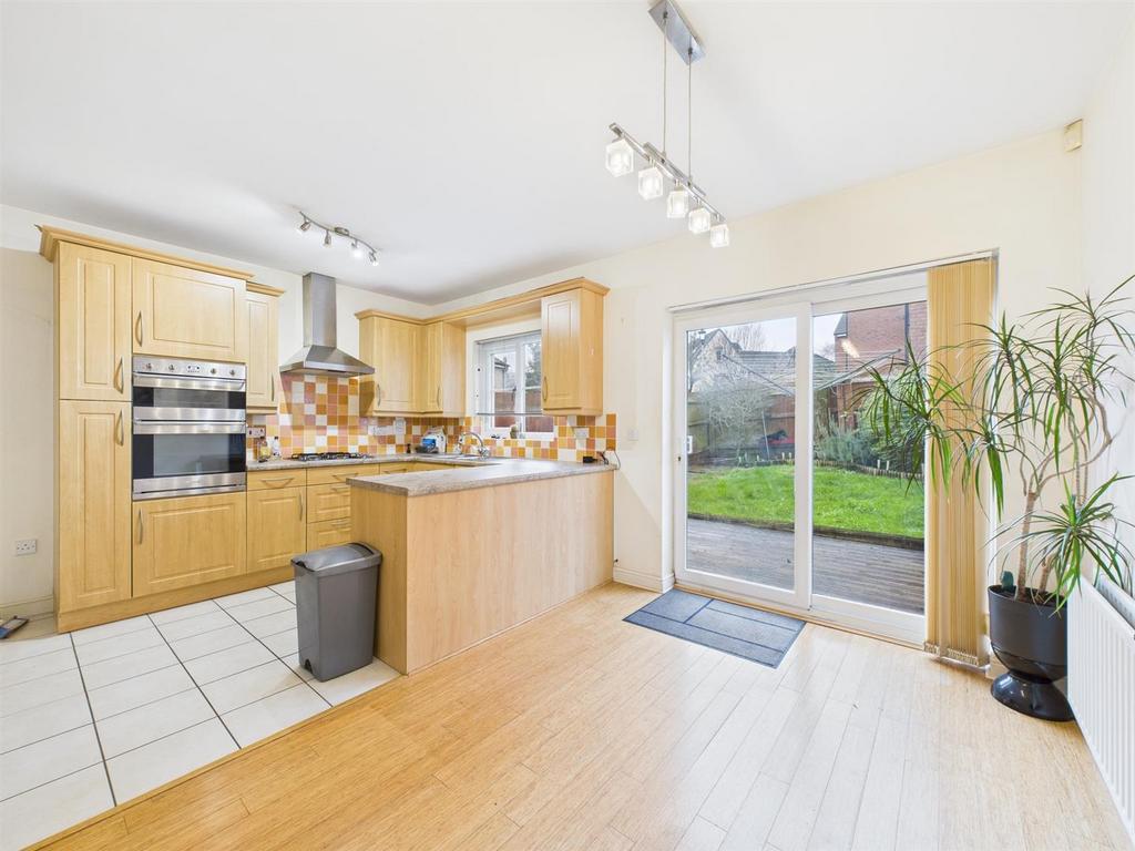 Kitchen/Dining