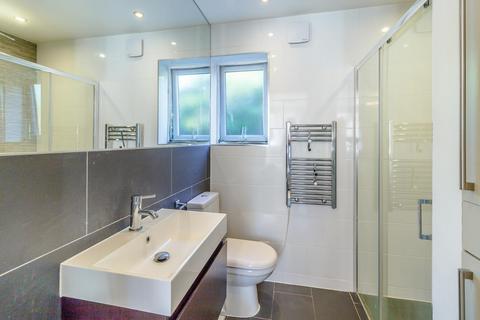 Studio to rent, Beardsley Way, London