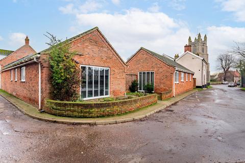 2 bedroom detached bungalow for sale, Moat Lane, Norwich NR16