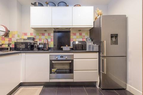 2 bedroom flat for sale, Guardian Avenue, Colindale, London, NW9