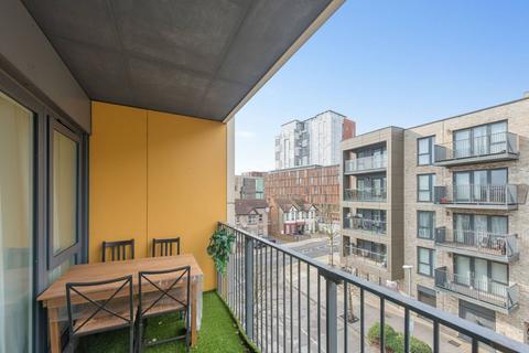 2 bedroom flat for sale, Guardian Avenue, Colindale, London, NW9