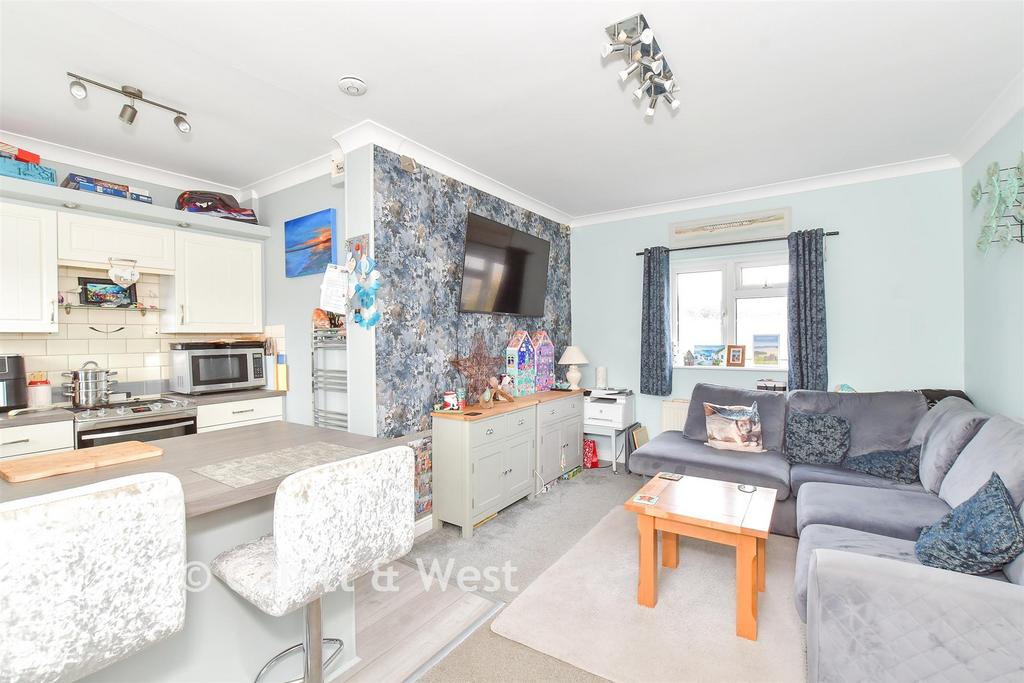Lounge/ Kitchen