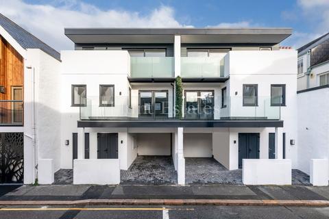 3 bedroom semi-detached house for sale, 1 Crown Villas