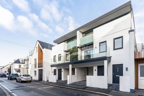 2 Crown Villas