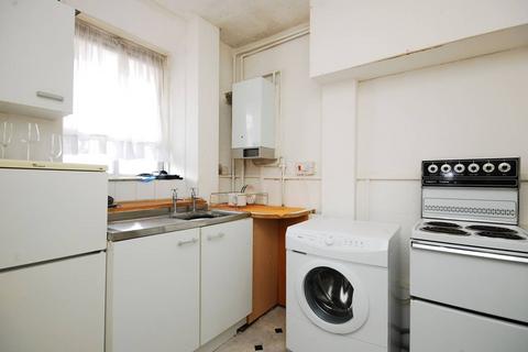 3 bedroom flat for sale, Lawrence Close, White City, London, W12