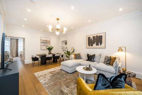 undefined, Stratton Street, London W1J