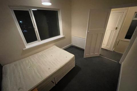 2 bedroom terraced house to rent, Oakfield Gardens, Newcastle upon Tyne NE15