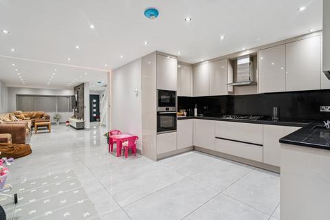 4 bedroom end of terrace house for sale, Lancaster Avenue, Slough SL2