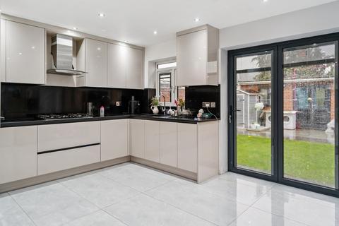 4 bedroom end of terrace house for sale, Lancaster Avenue, Slough SL2