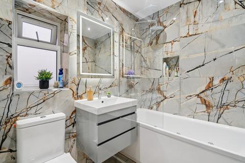4 bedroom end of terrace house for sale, Lancaster Avenue, Slough SL2