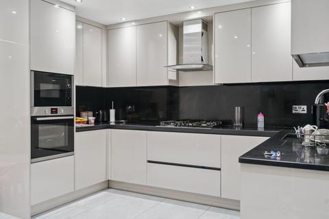 4 bedroom end of terrace house for sale, Lancaster Avenue, Slough SL2