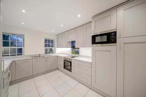 3 bedroom apartment for sale, Ashurst Close, Northwood