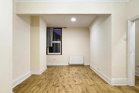 3 bedroom terraced house to rent, Priory Avenue, Wembley HA0