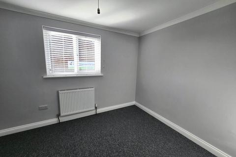 2 bedroom flat to rent, High Street, Selsey