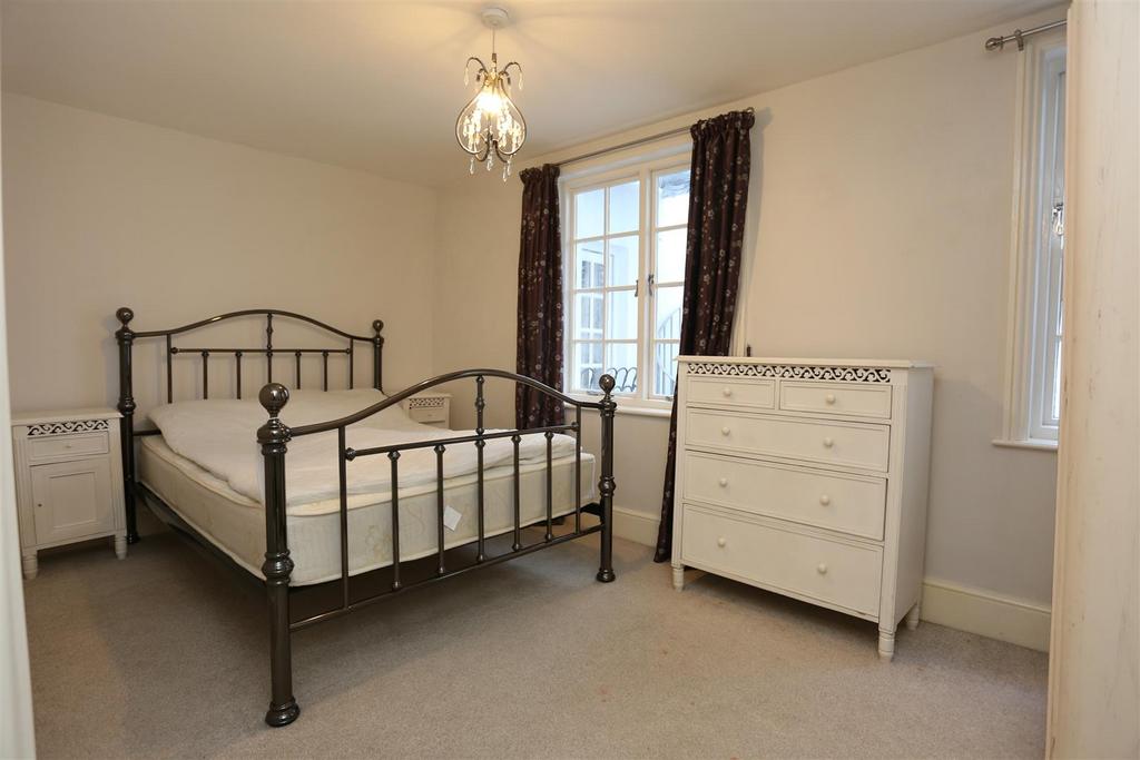 4, 31 Brunswick Terrace bed1.JPG