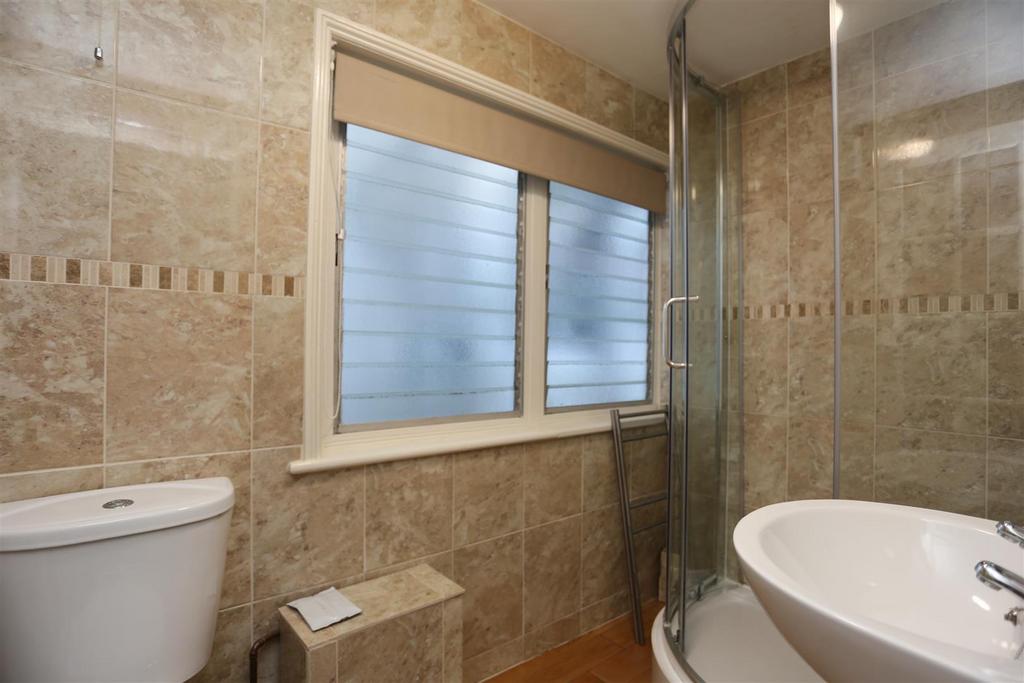 4, 31 Brunswick Terrace shower.JPG