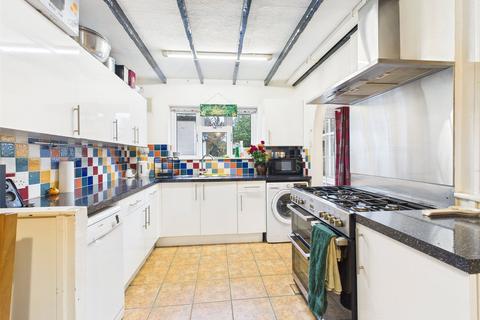 undefined, Bredon Walk, Cheltenham, Gloucestershire, GL52