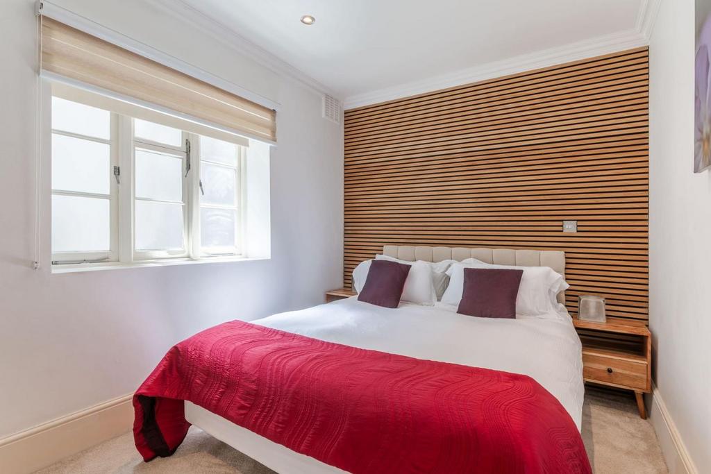 BEDROOM 1 e.jpg