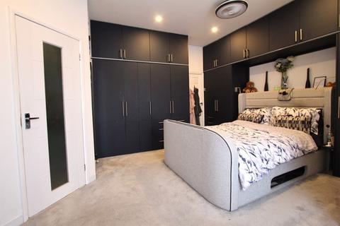 4 bedroom semi-detached house for sale, Honiton Road, Southend-On-Sea, SS1