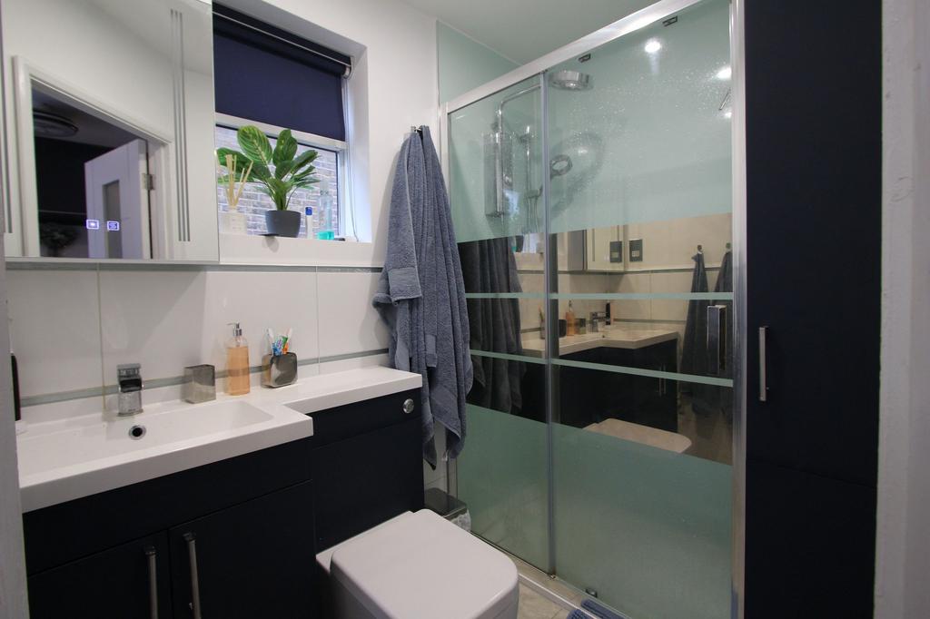 Main Bedroom Ensuite