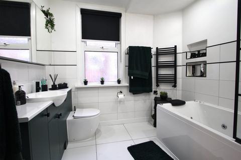 4 bedroom semi-detached house for sale, Honiton Road, Southend-On-Sea, SS1