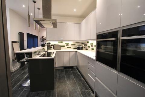 4 bedroom semi-detached house for sale, Honiton Road, Southend-On-Sea, SS1