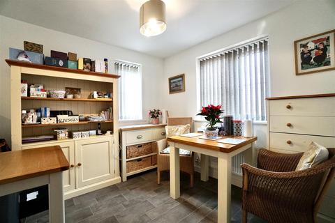 3 bedroom semi-detached house for sale, Hudson Way, Hadleigh