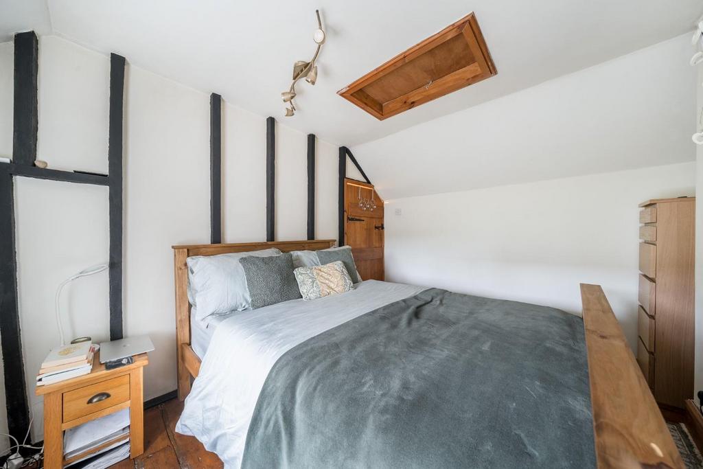 Bed 1.jpg