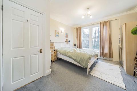 2 bedroom flat for sale, Cleve Road, London NW6