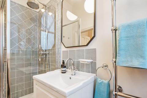 Studio to rent, Penywern Road, SW5