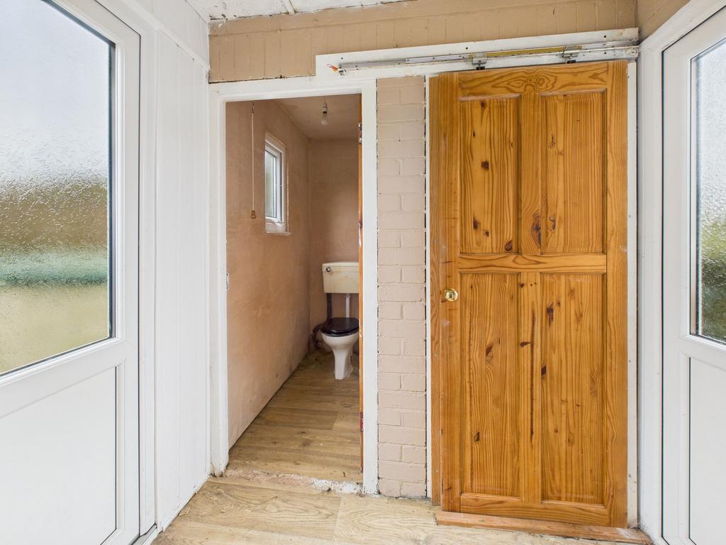 Ground Floor WC/Side Lobby