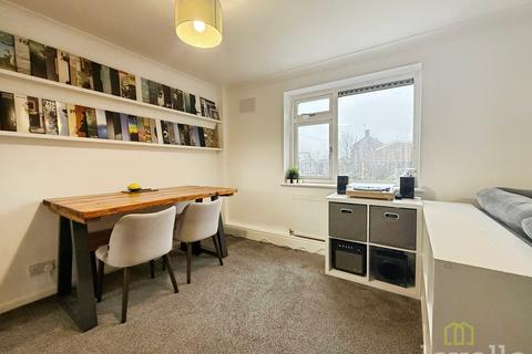 3 bedroom terraced house for sale, Capper Avenue, Hemswell Cliff DN21