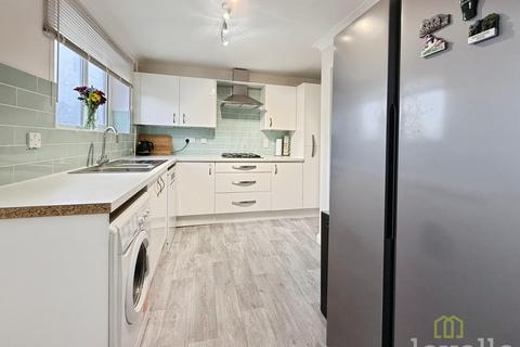 3 bedroom terraced house for sale, Capper Avenue, Hemswell Cliff DN21