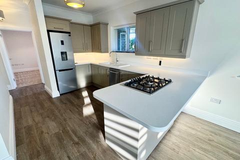 4 bedroom detached house to rent, Bronte Avenue, Christchurch BH23