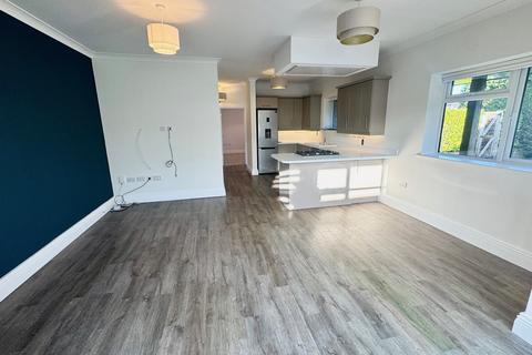 4 bedroom detached house to rent, Bronte Avenue, Christchurch BH23
