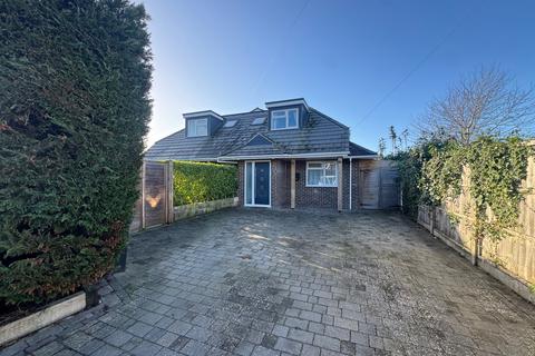4 bedroom detached house to rent, Bronte Avenue, Christchurch BH23