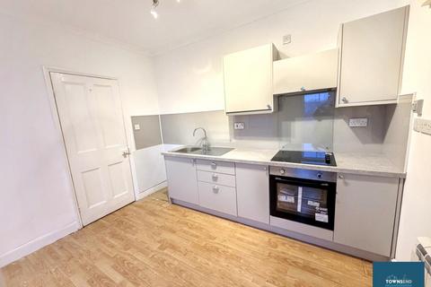 1 bedroom house to rent, Fore Street, Hayle