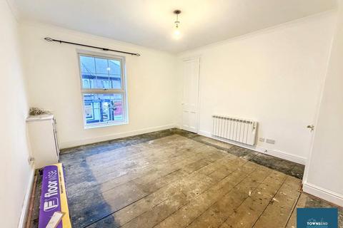 1 bedroom house to rent, Fore Street, Hayle