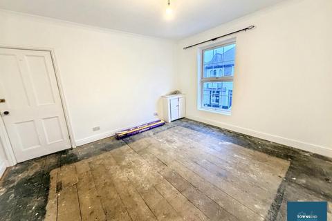 1 bedroom house to rent, Fore Street, Hayle