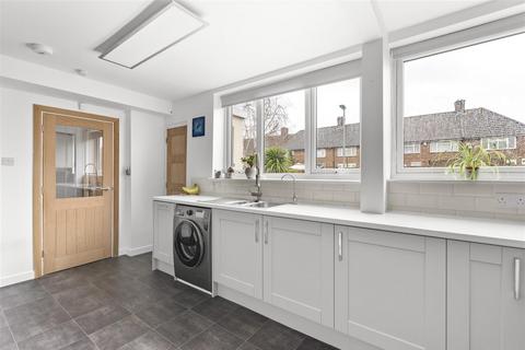 3 bedroom terraced house for sale, Keir Hardie Way, Barking
