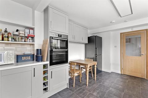 3 bedroom terraced house for sale, Keir Hardie Way, Barking