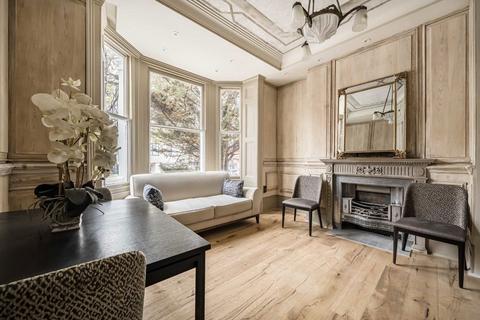 2 bedroom flat for sale, Chiswick High Road, London W4