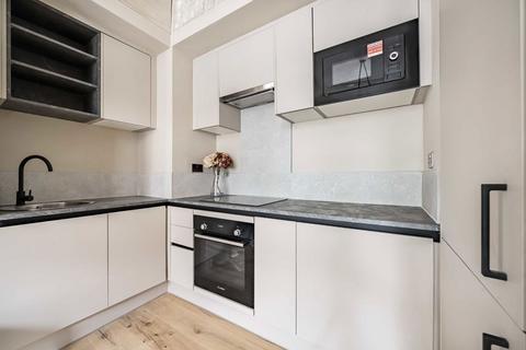 2 bedroom flat for sale, Chiswick High Road, London W4