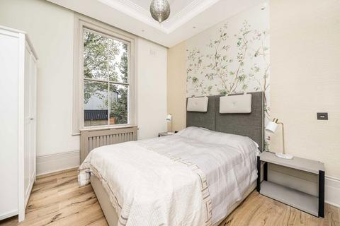 2 bedroom flat for sale, Chiswick High Road, London W4