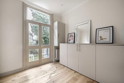 2 bedroom flat for sale, Chiswick High Road, London W4