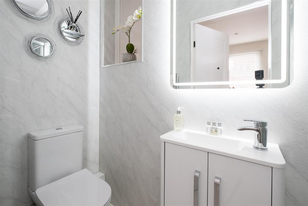 Bathroom2.jpg