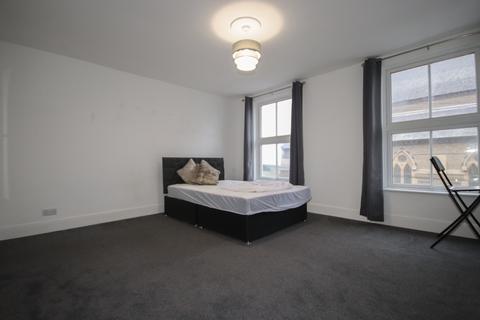 1 bedroom terraced house to rent, Broadway, Sheerness, ME12